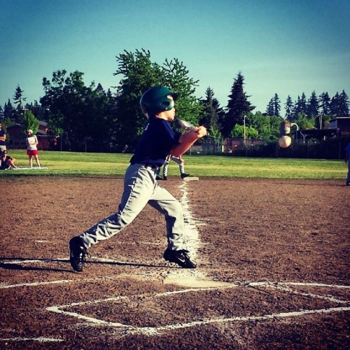 little league baseball swinging that bat