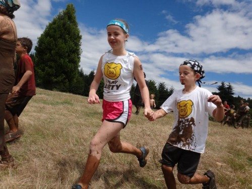 dirty dash 2014 running through the field