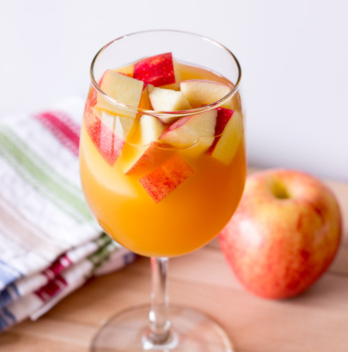 caramel apple sangria